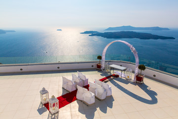 Romantic place for wedding ceremony in Santorini - obrazy, fototapety, plakaty