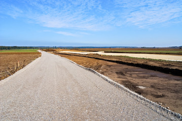 Neue Straße durch die Landschaft