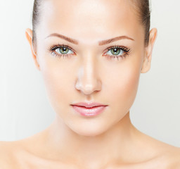 Obraz premium closeup portrait of a beautiful woman with beauty face and clean
