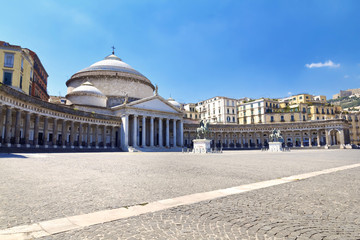 Fototapeta na wymiar Piazza del Plebiscito, Neapol