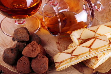 Tartufo al cioccolato,sfogliatine glassate e cognac