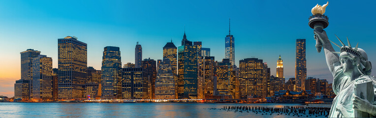 Evening New York City skyline panorama © misu