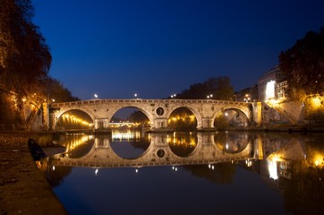 Fototapeta na wymiar Rome Bridge at Night