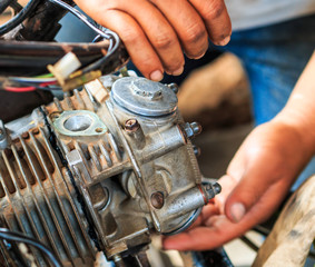 Obraz premium Technician fixs motorcycle machine