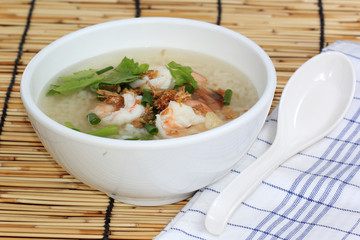 Thai boiled rice with shrimp