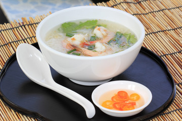 Thai boiled rice with shrimp