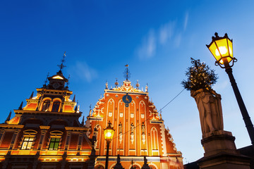 Schwarzhäupterhaus in Riga bei Nacht
