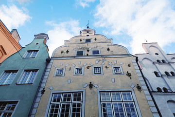 Giebel historischer Häuser in Riga