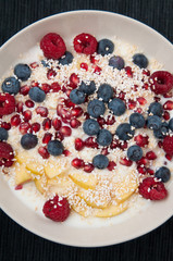 Joghurt mit Beeren und Amaranth
