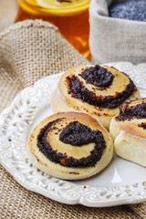 Poppy seed buns