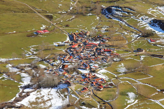 Cubillas de Arbas desde la Pe&ntilde;a Barragana. Valle de Arbas, Le&oacute;n.