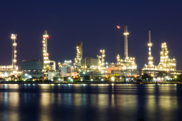 Obraz na płótnie Canvas Refinery plant