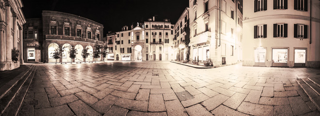Varese, piazza San Vittore - Night view