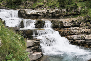 Cascadas en Ordesa, Pirineos (Espa&ntilde;a)