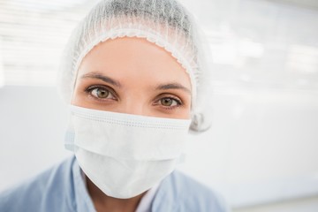 Fototapeta na wymiar Female surgeon wearing surgical cap and mask