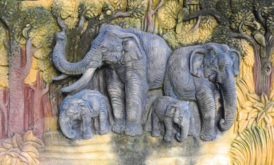 Fototapeta na wymiar elephant family carving