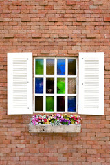 Fototapeta na wymiar window and flowerbox