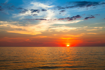 Fototapeta premium Beautiful sunset over ocean, nature composition.