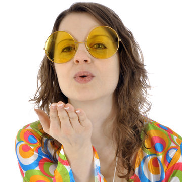 Frau in Hippie Kost&uuml;m zu Karneval