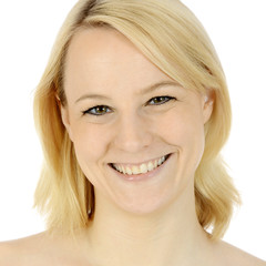 Hübsche blonde Frau lacht