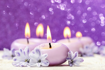 Obraz na płótnie Canvas Scented candle and hyacinth flowers.