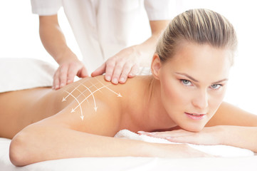 Obraz na płótnie Canvas A beautiful and healthy woman on a massage procedure