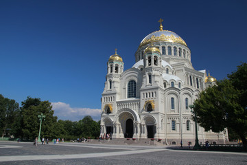 Fototapeta na wymiar The Naval cathedral of Saint Nicholas in Kronshtadt
