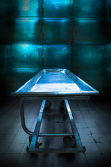 Morgue tray on a grungy morgue - obrazy, fototapety, plakaty