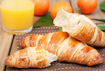 breakfast with croissant