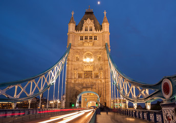Obraz premium Tower Bridge with motion blurred car lights