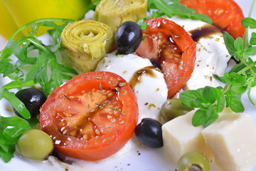 Mozzarella, tomato and artichoke