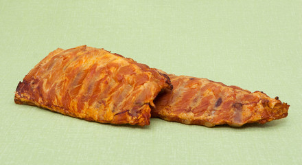 Мясной деликатес на рёбрышках