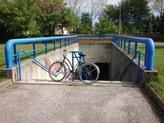 Bicicletta e sottopassaggio