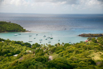 Fototapeta na wymiar Falmouth Bay - Widok z Dow Hill, Antigua, Karaiby