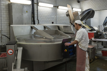 Производственный цех на мясокомбинате