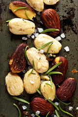 Roasted almonds with salt and rosemary