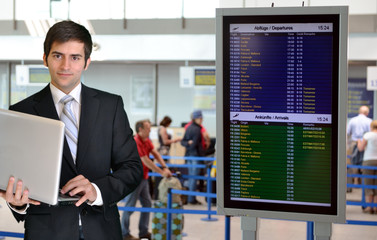 Geschäftsmann am Flughafen