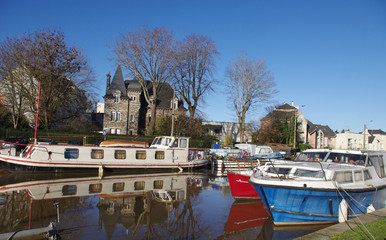 Promenade au bord du canal St Martin