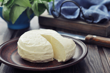 Round cheese