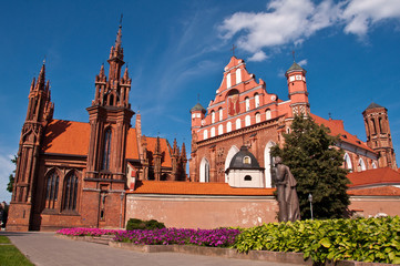 Fototapeta na wymiar Styl piękny gotycki kościół św Anny w Wilnie