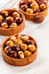 Nut tarts with caramel