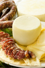 Pecorino fresco e salsiccia, cucina sarda