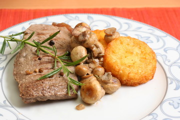 Steak mit Rösti und Pilze
