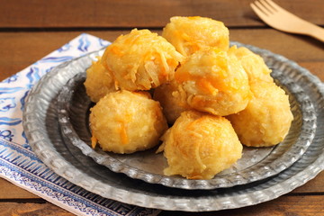 Cheesy potato and bacon bites