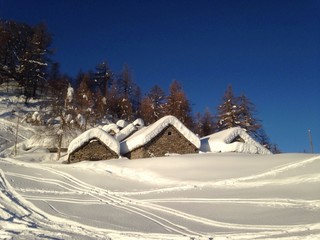 baite vicino alla pista da sci