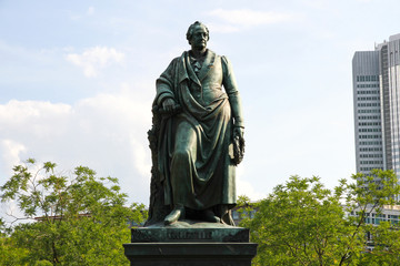 Fototapeta na wymiar Goethe Statue in Frankfurt am Main