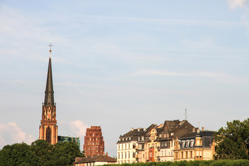 Fototapeta na wymiar Kościół Trzech Króli w Frankfurcie.