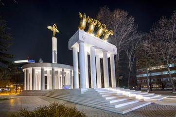 monument of heroes skopje macedonia - obrazy, fototapety, plakaty