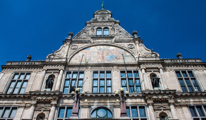 Fototapeta na wymiar Szczegółowo zabytkowym budynku w centrum miasta Ghent, Belgia