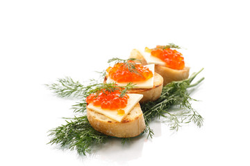 slice of bread with red caviar